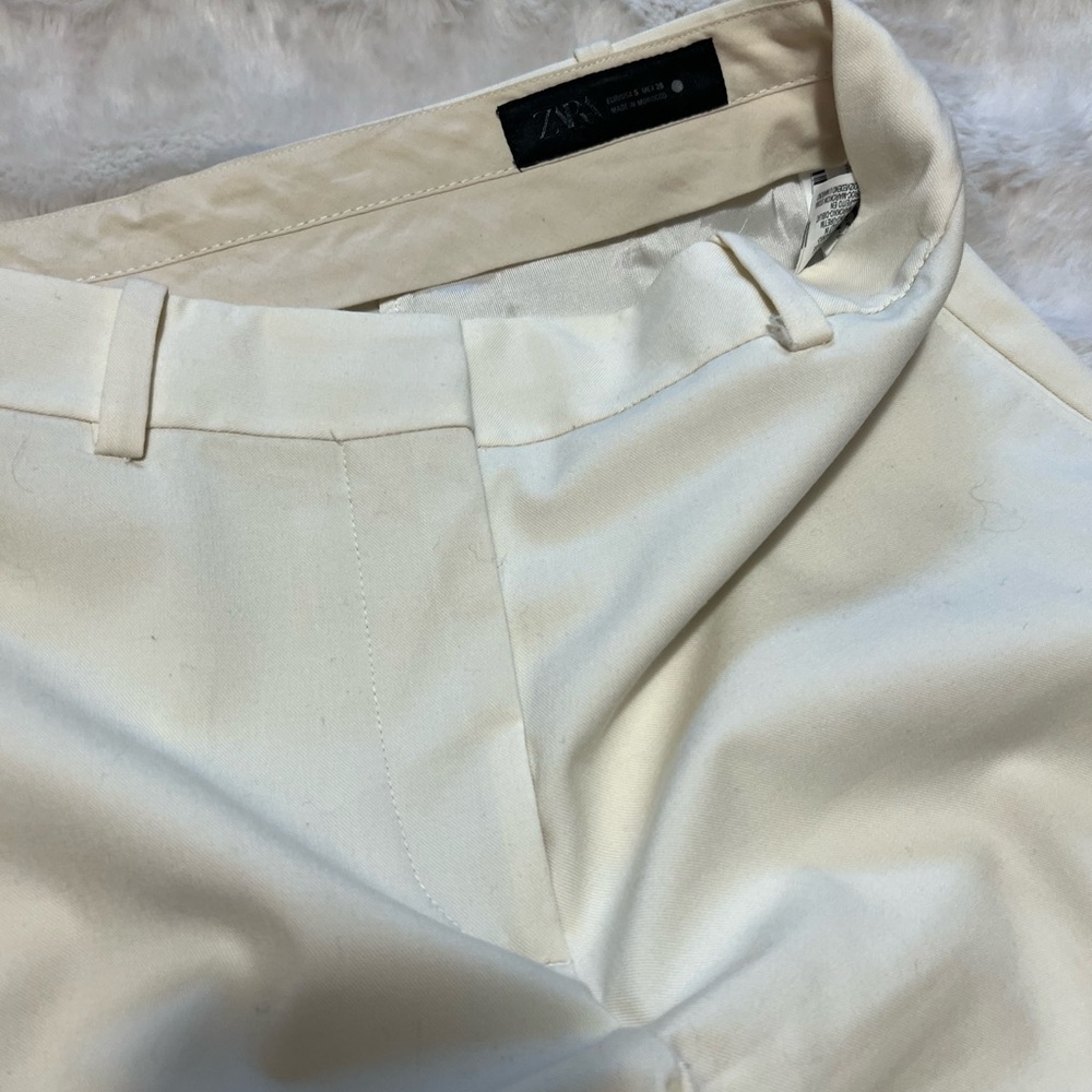 Zara Men's Cream Flat Front Shorts